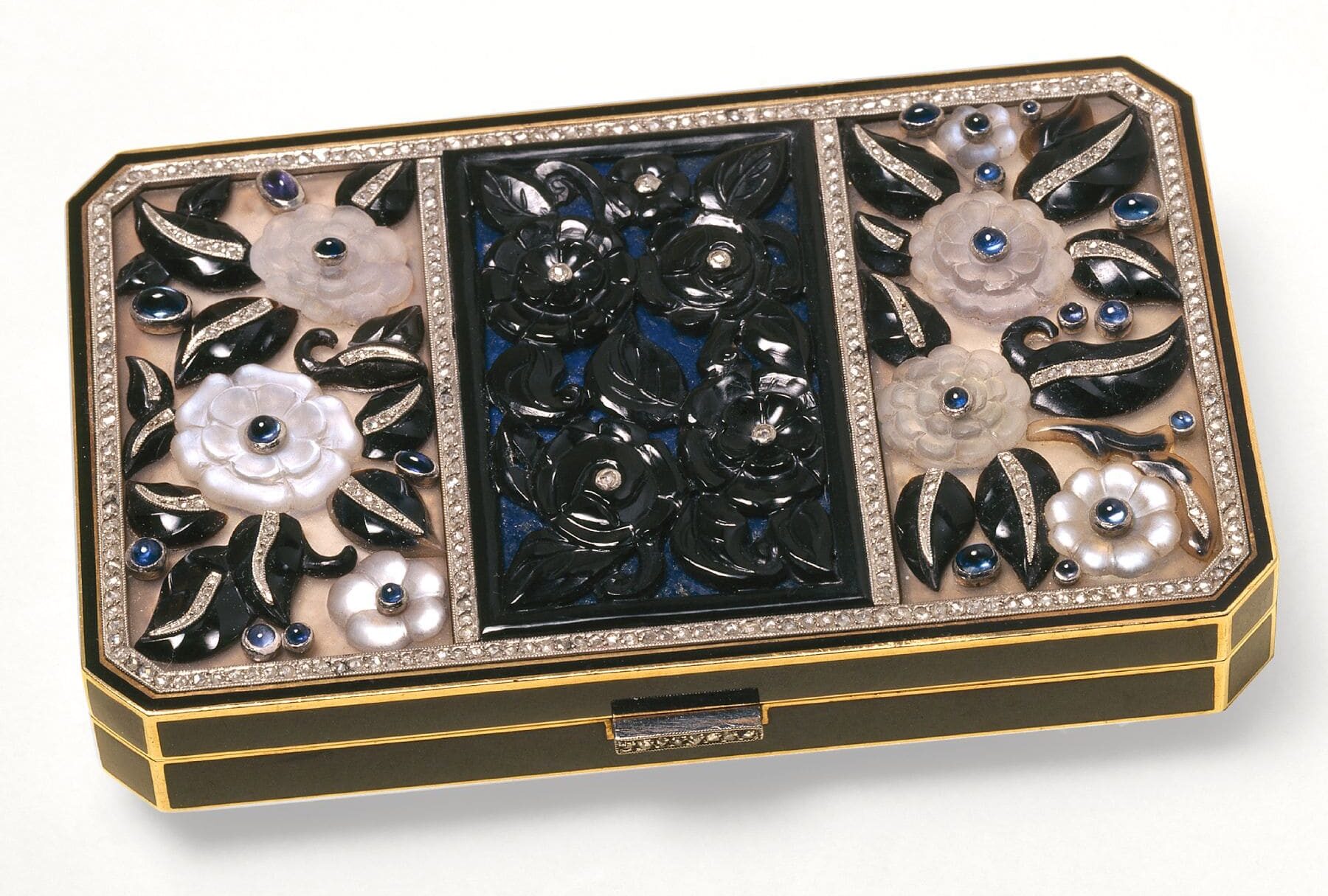 Art Deco vanity case, c.1925. 18k yellow gold, black lacquer, lapis lazuli, onyx, diamond. French work, marker's mark Strauss, Allard, Meyer. Numbered ©Faerber Collection (1)
